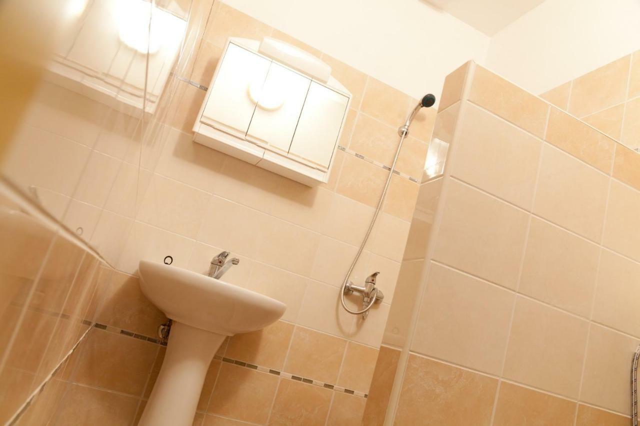 Restaurace Penzion Pod Sumarnikem Tvarozna Lhota Ngoại thất bức ảnh