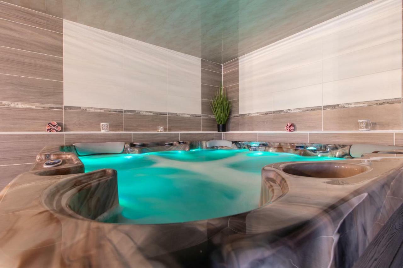 Restaurace Penzion Pod Sumarnikem Tvarozna Lhota Ngoại thất bức ảnh