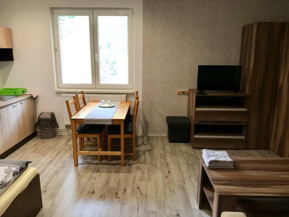 Restaurace Penzion Pod Sumarnikem Tvarozna Lhota Ngoại thất bức ảnh